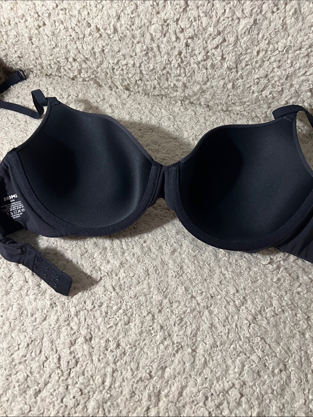 SKIMS Fits Everybody T-Shirt Bra
In Black size 32DD - Picture 7 of 11
